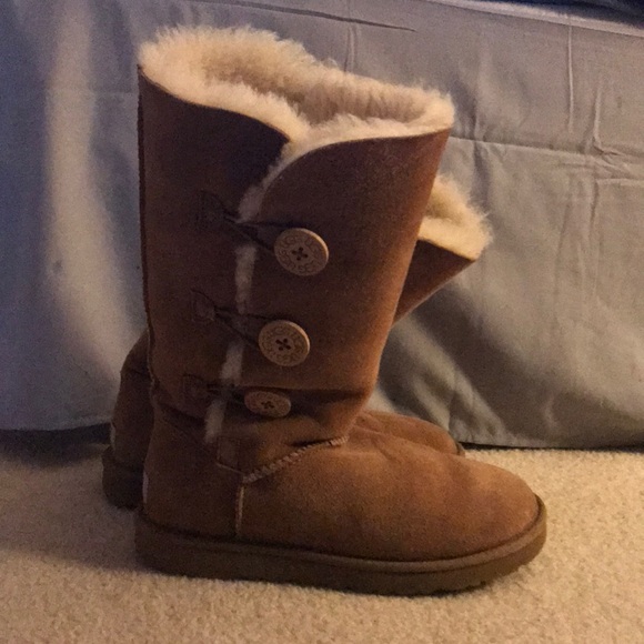 UGG boots - Picture 1 of 3